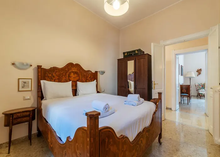 Guesthost - Sapienza Elegant Apartment! *