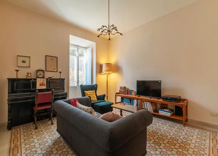 Guesthost - Sapienza Elegant Apartment! *