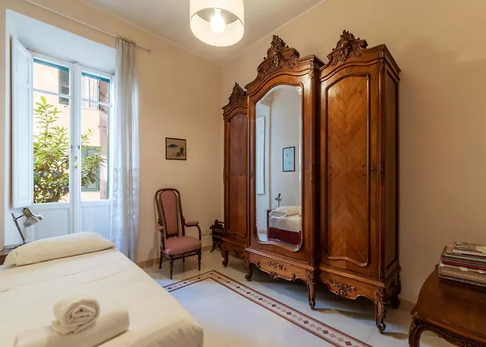 Daire Guesthost - Sapienza Elegant Apartment! *